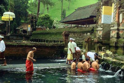 1024px-Pura_Tirta_Empul_Ubud_Bali_Indonesia.jpg